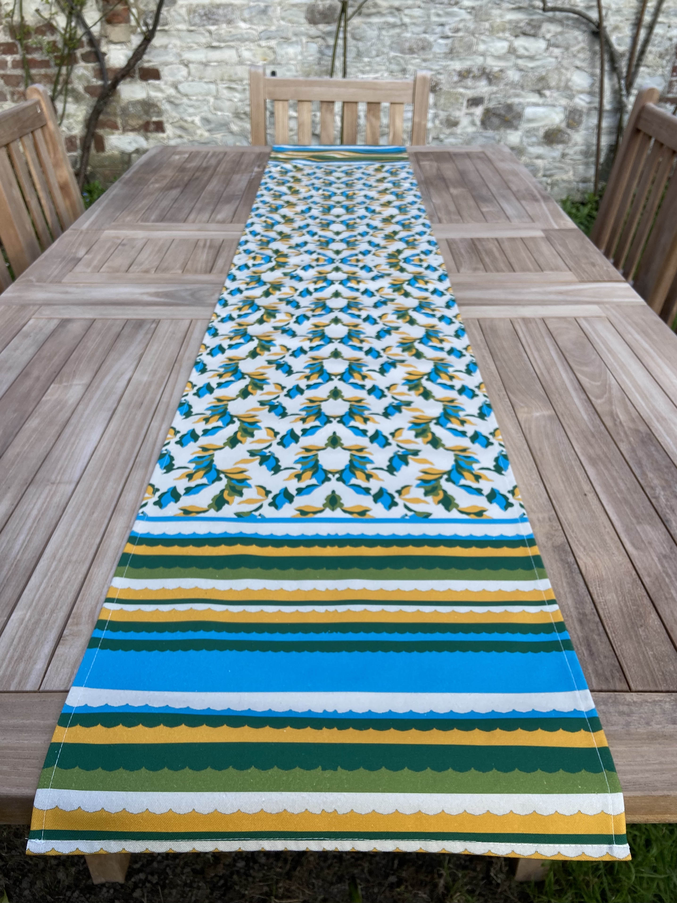 Table Runners – Pretty Florals & Playful Geometrics for Elegant Dining